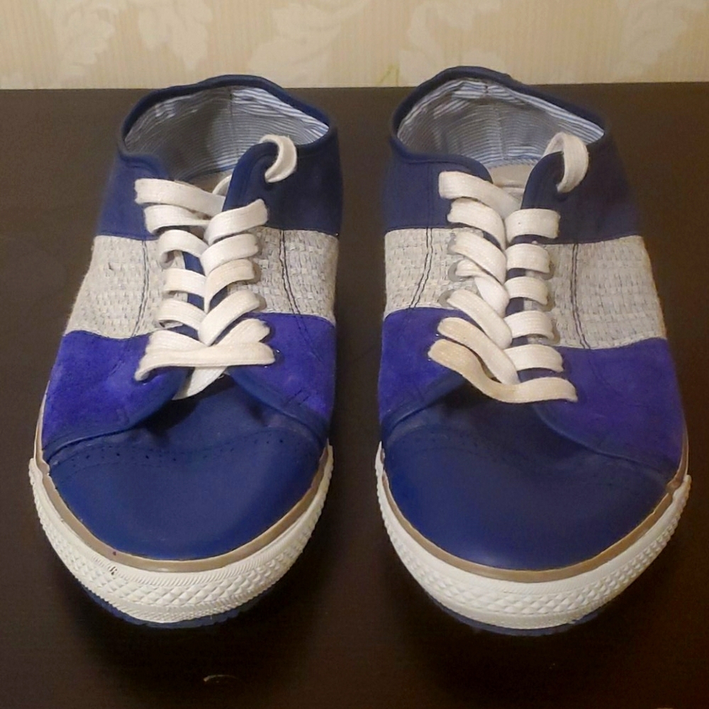 Blue casual low shoes